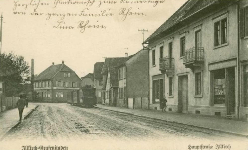 Ancienne Façade du bâtiment du Restaurant Le Bouchon et l'Assiette à Illkirch Graffenstaden, en 1907 avec le tram